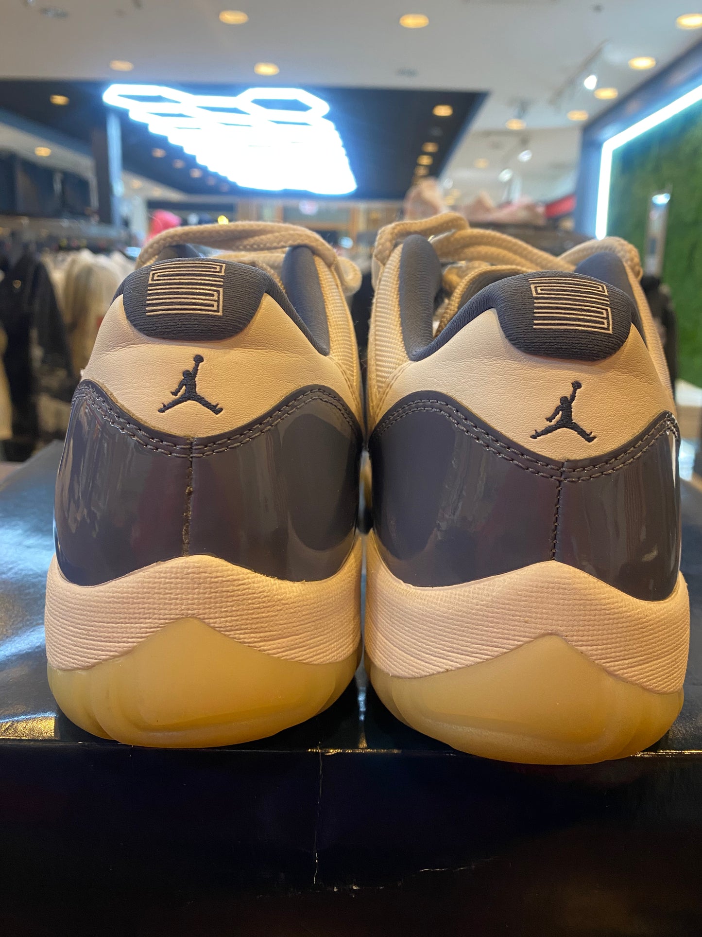 Jordan 11 Retro Low Diffused Blue PRE OWNED