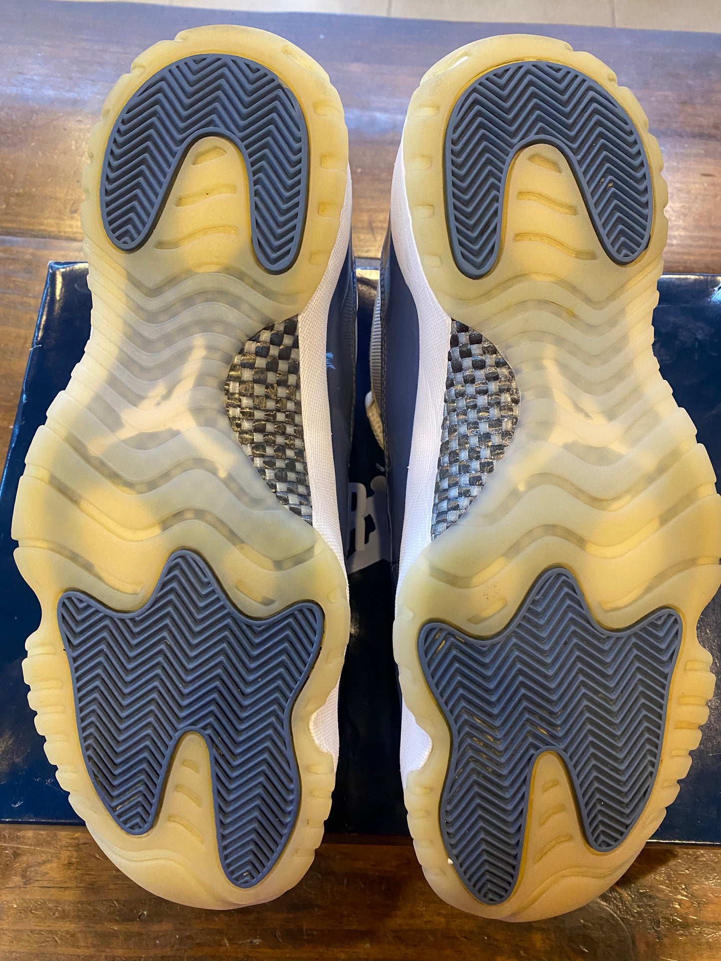 Jordan 11 Retro Low Diffused Blue PRE OWNED