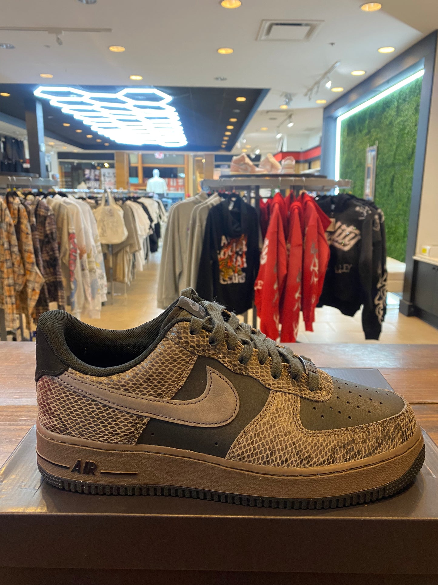 Air Force 1 07 LV 8 Snakeskin Pack Off Noir PRE OWNED