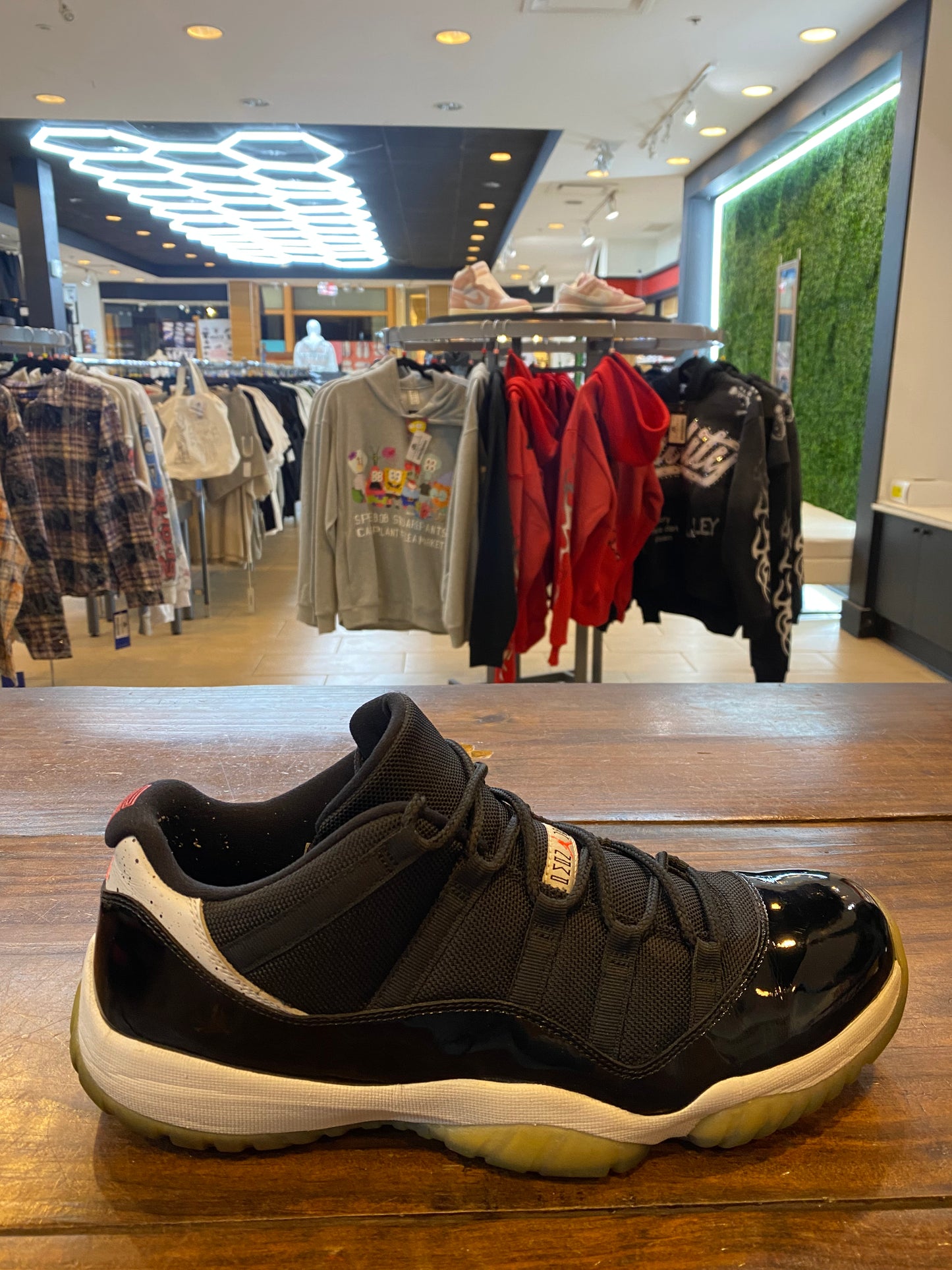 Jordan 11 Retro Low Infrared 23 PRE OWNED