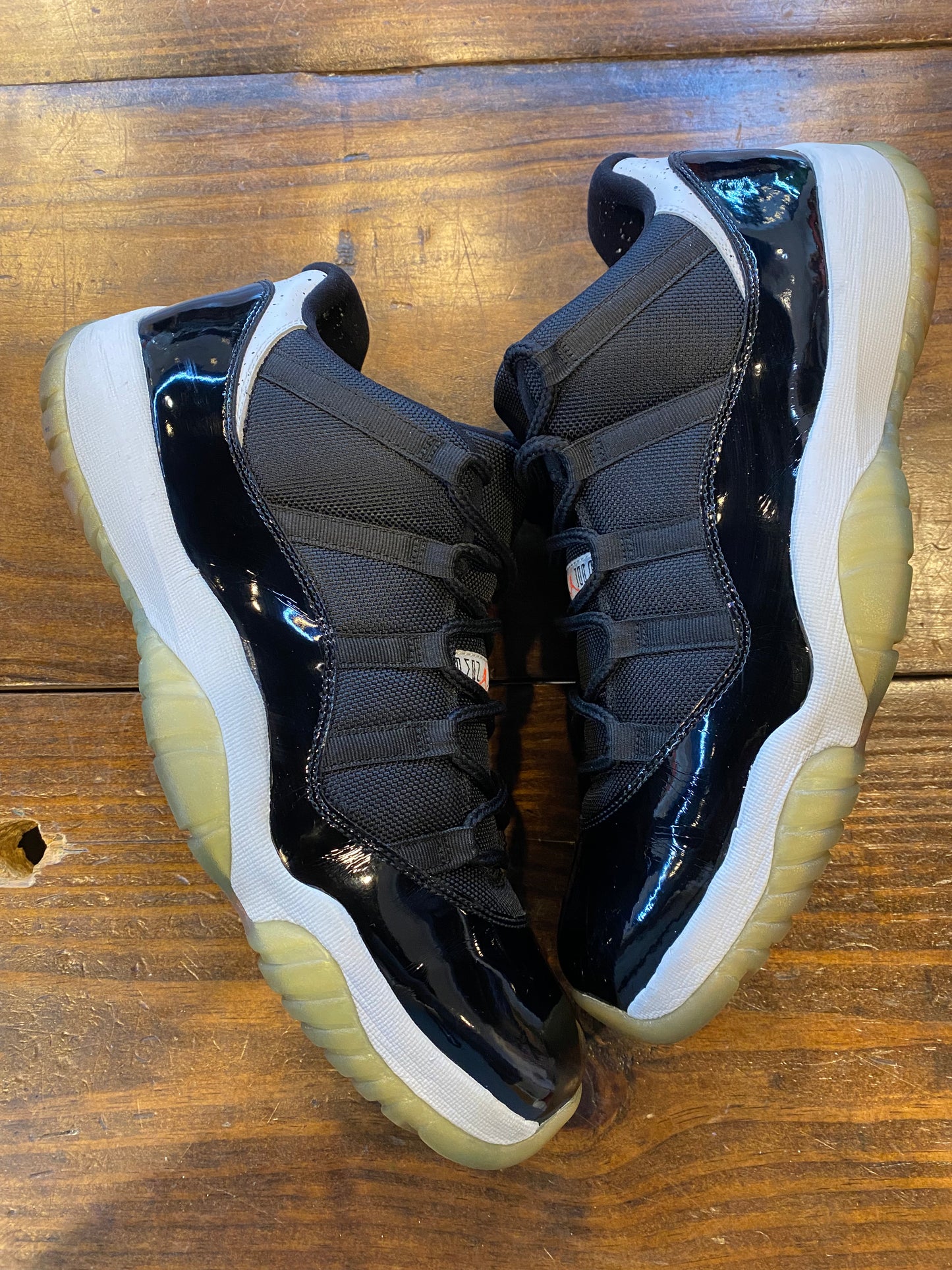 Jordan 11 Retro Low Infrared 23 PRE OWNED