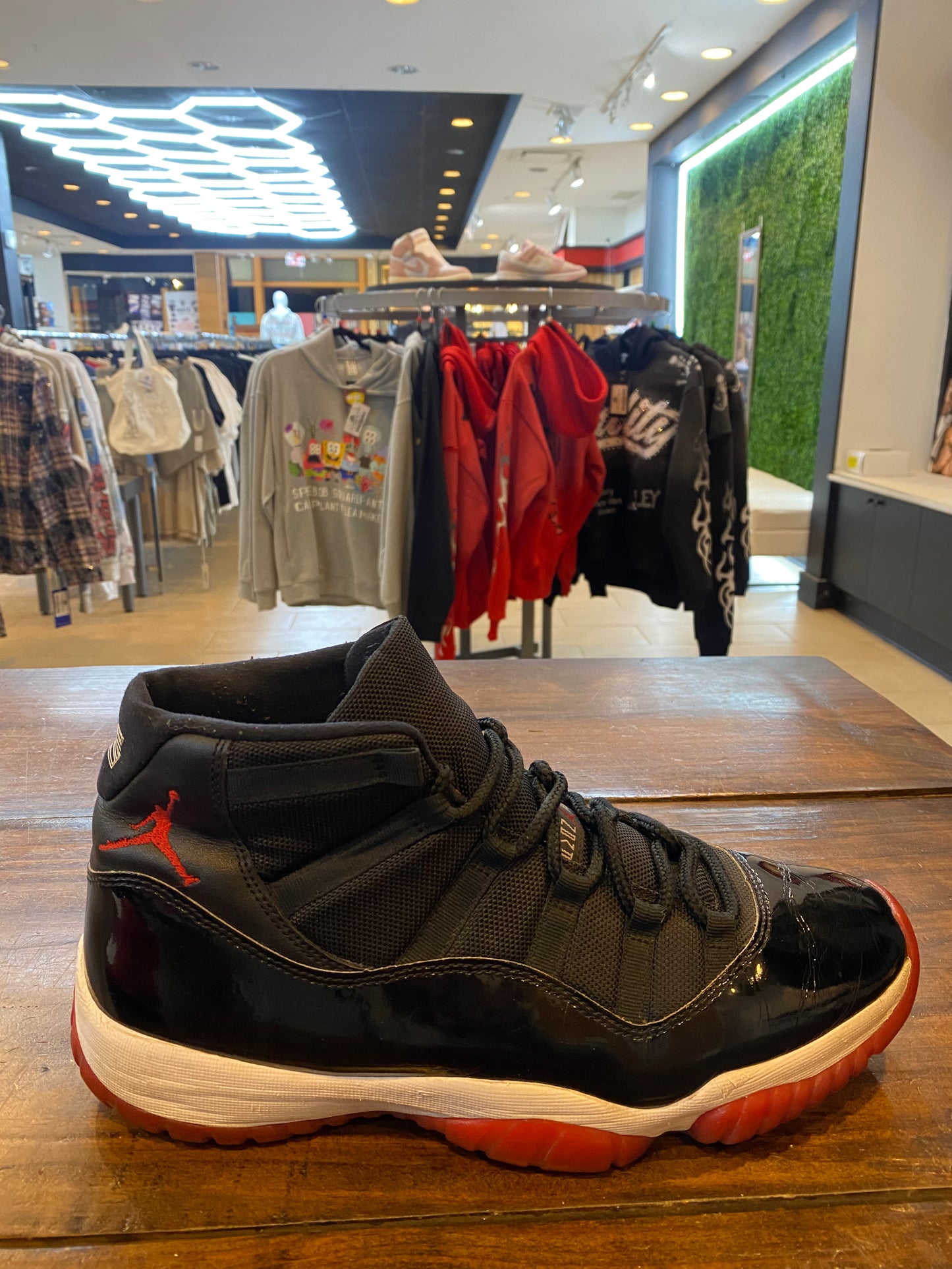 Jordan 11 Retro Bred 2019 PRE OWNED