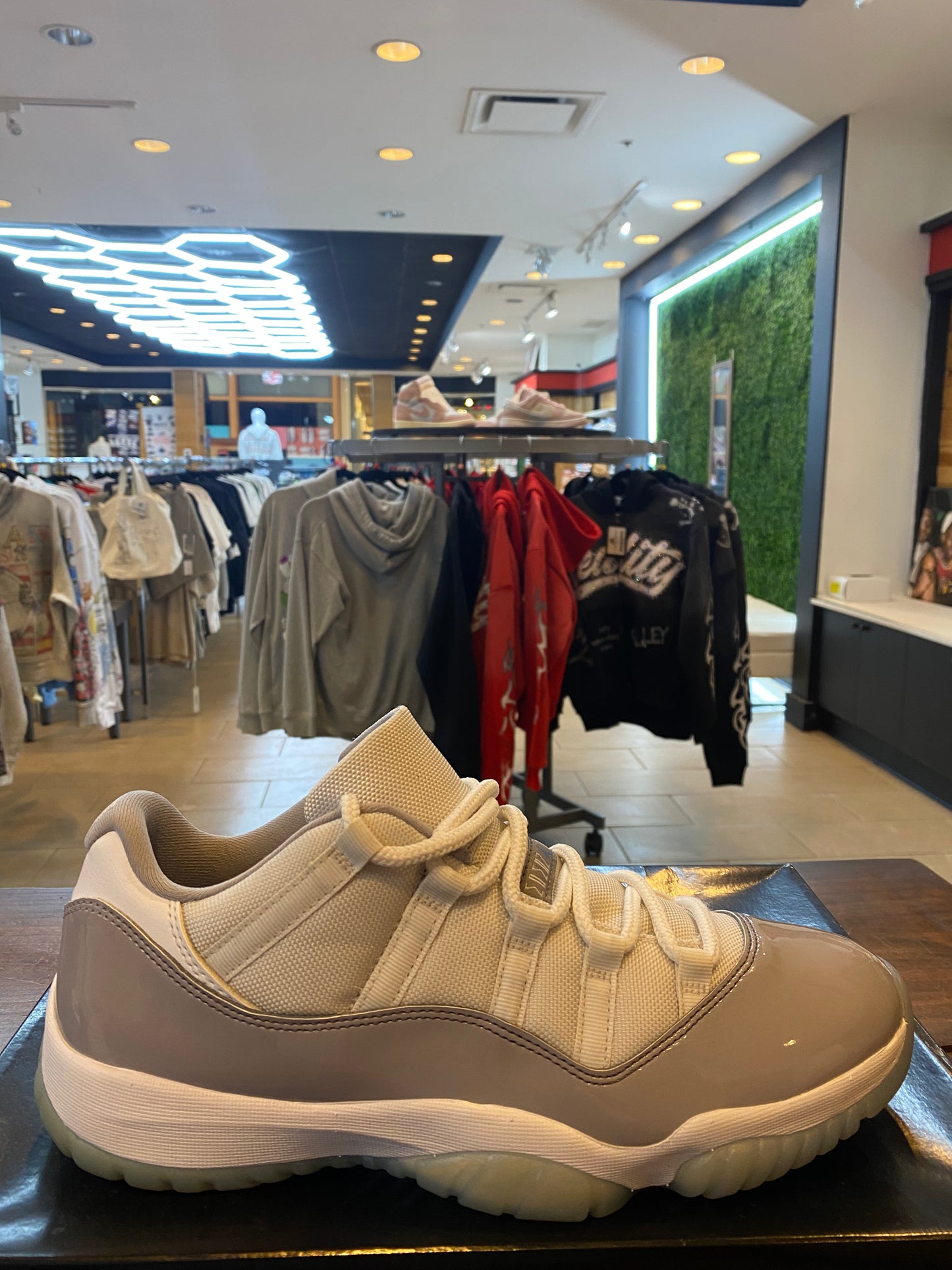 Jordan 11 Retro Low Cement Grey PRE OWNED