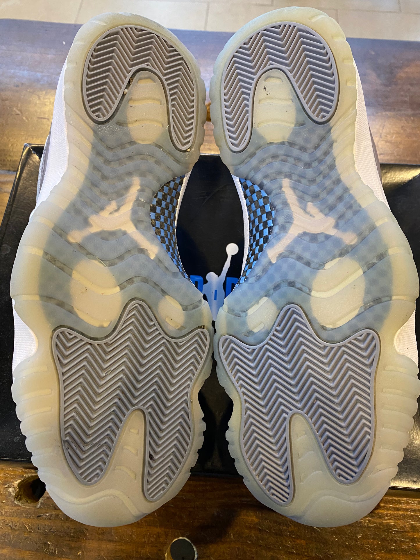 Jordan 11 Retro Low Cement Grey PRE OWNED