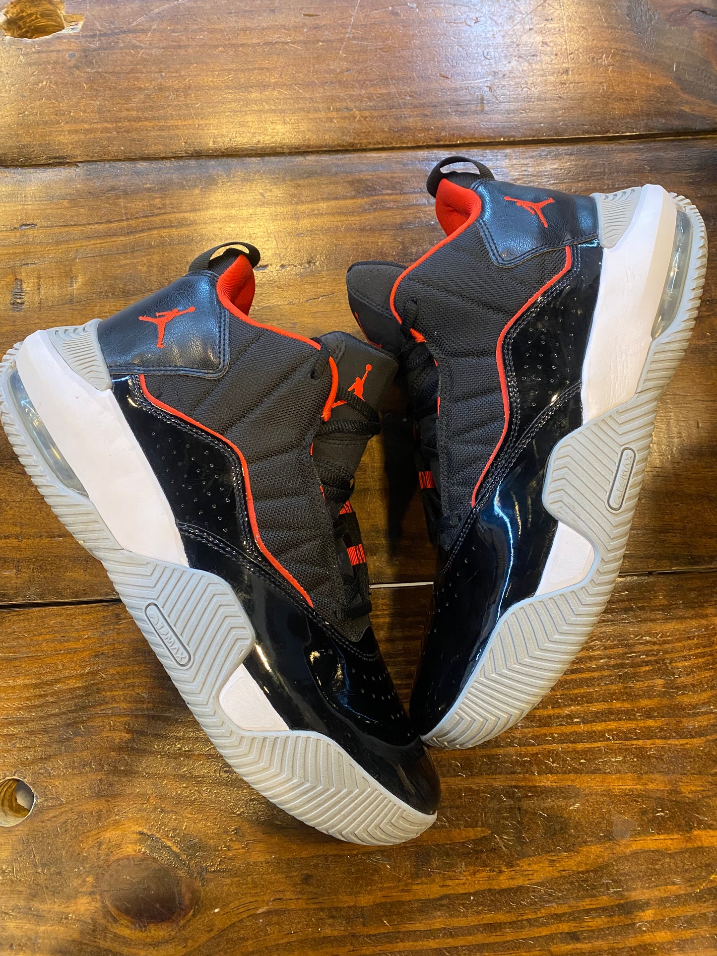 Jordan Stay Loyal Bred PRE OWNED