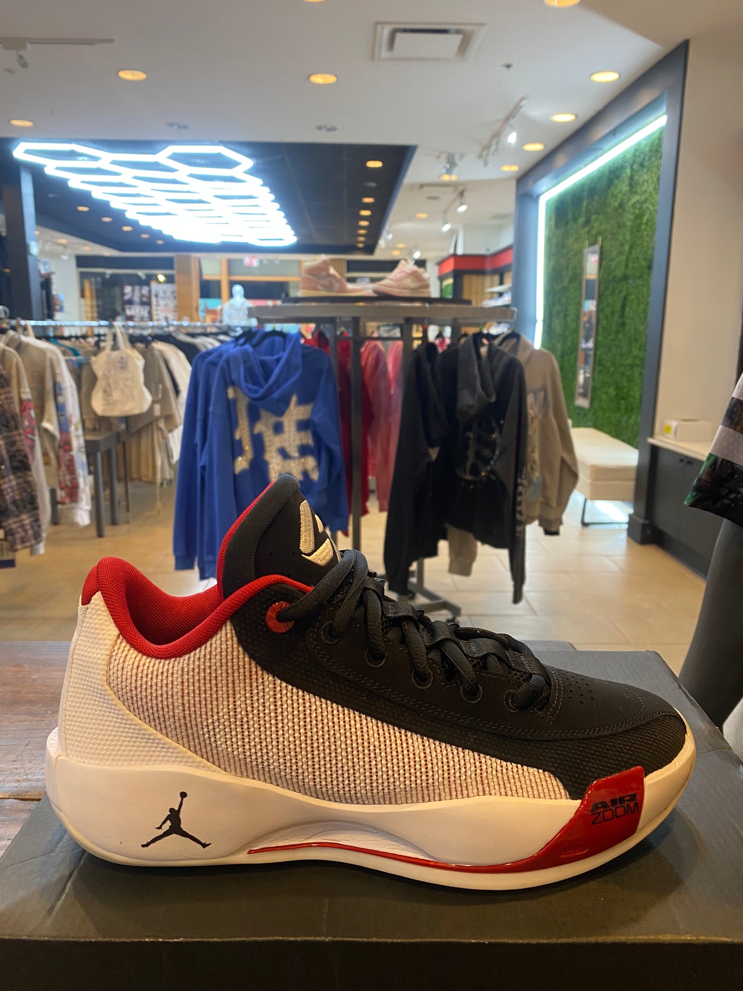 Jordan Luka 77 Bloodline 2 0 PRE OWNED