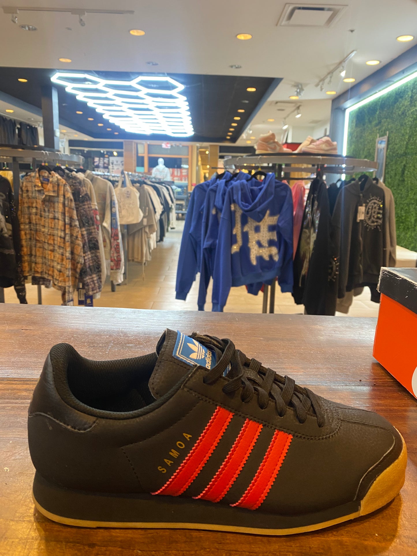 Samoa Black Scarlet Gum PRE OWNED