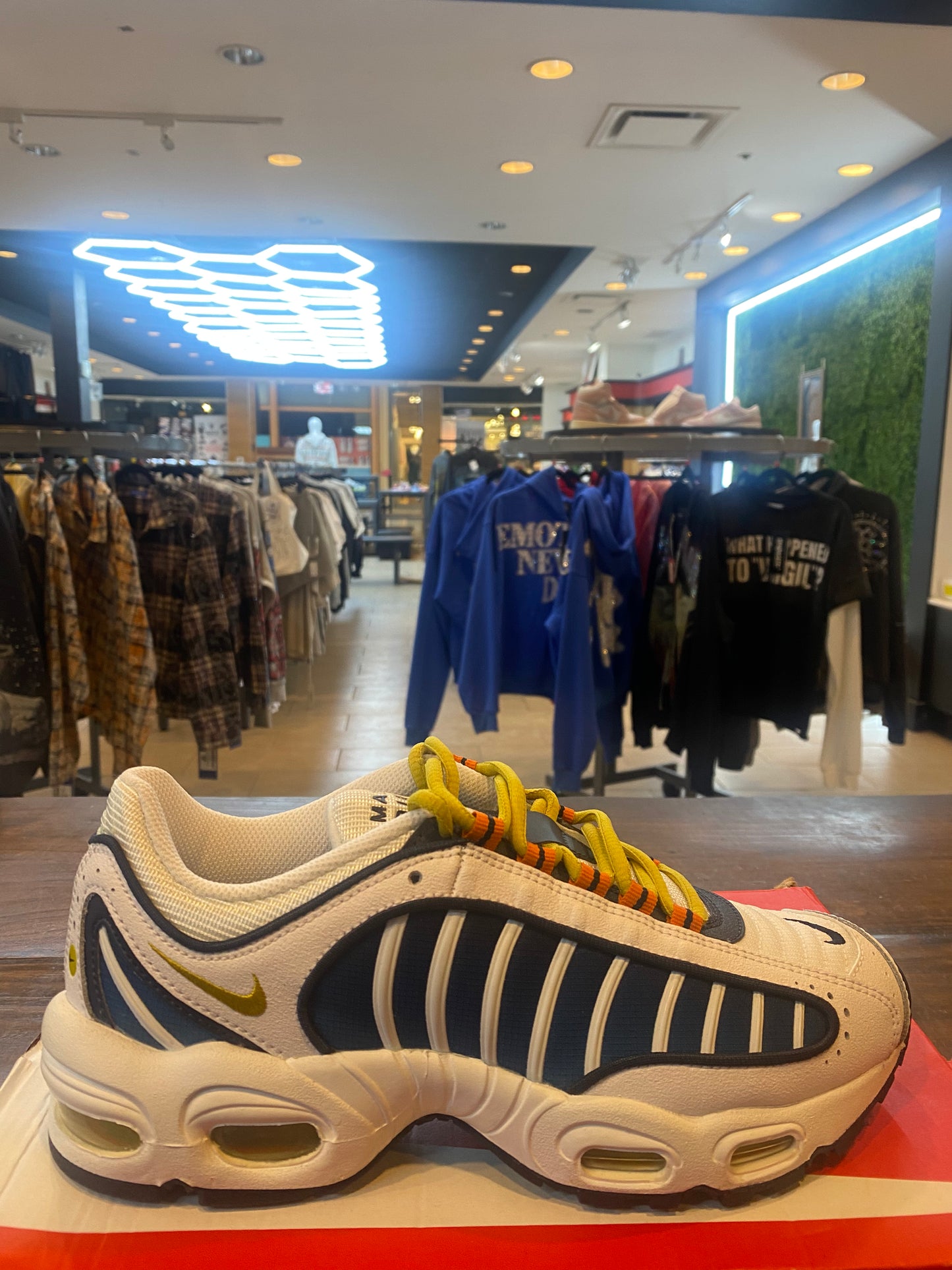 Wmns Air Max Tailwind 4 White Magma Obsidian PRE OWNED