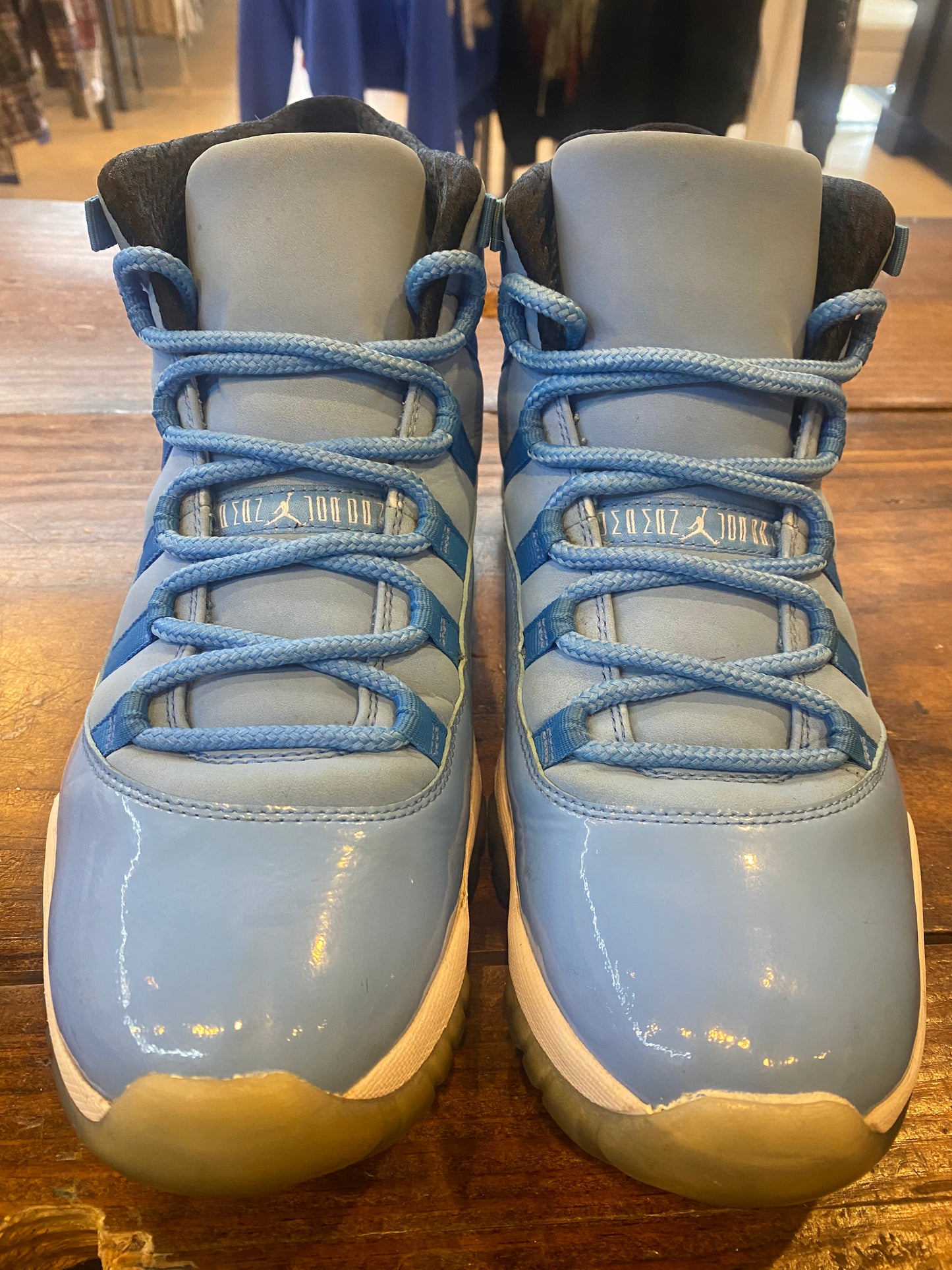 Jordan 11 Retro Pantone PRE OWNED