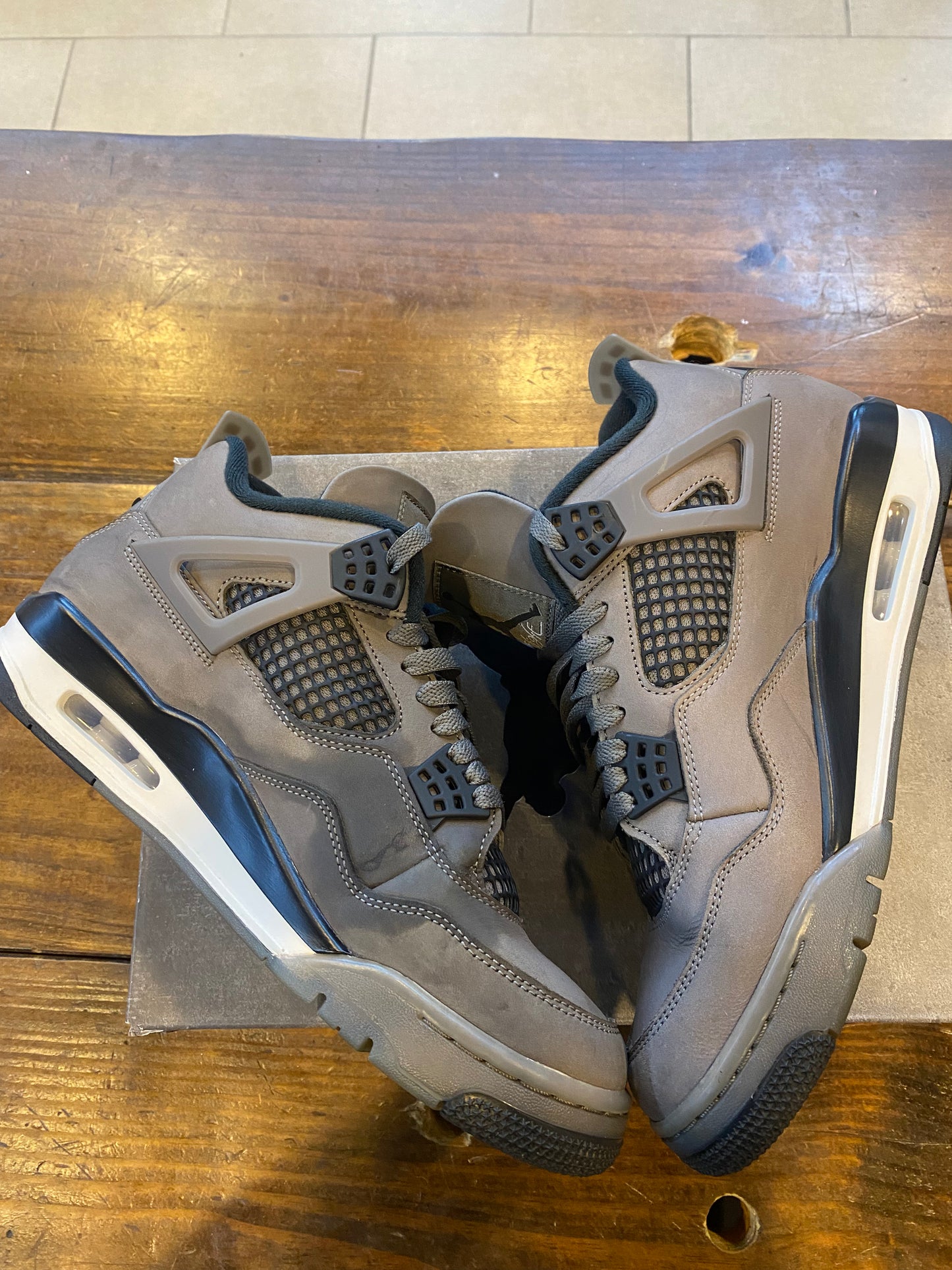 Jordan 4 Retro Cave Stone PRE OWNED