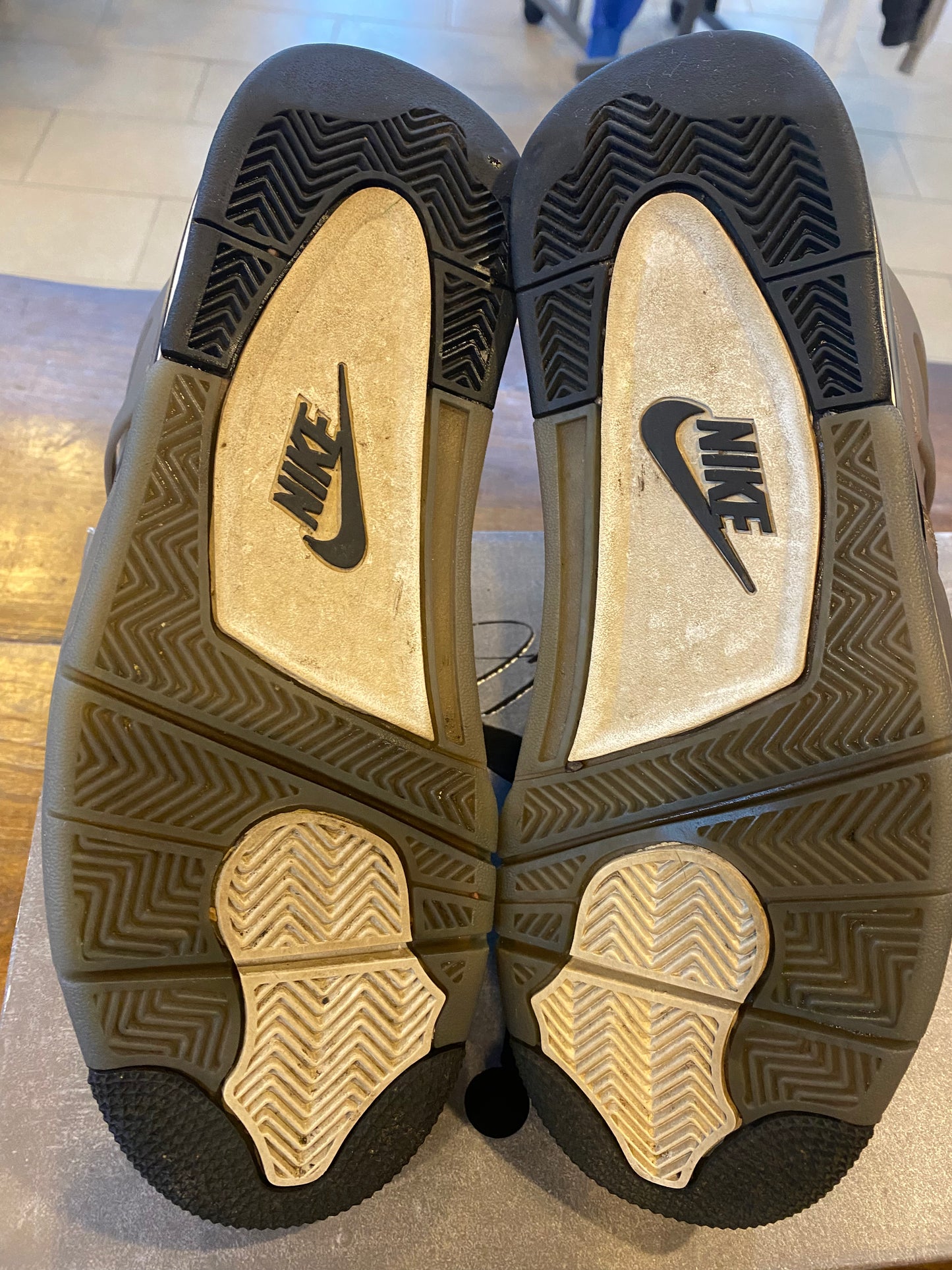 Jordan 4 Retro Cave Stone PRE OWNED