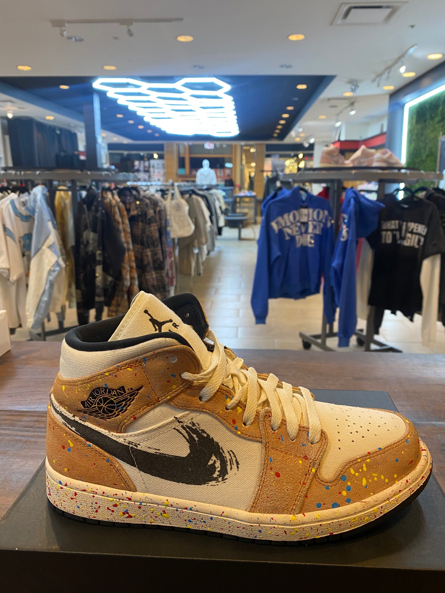 Jordan 1 Mid SE Brushstroke Paint Splatter PRE OWNED