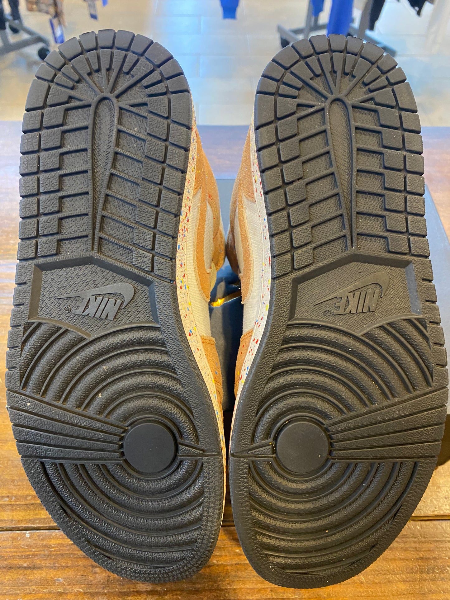 Jordan 1 Mid SE Brushstroke Paint Splatter PRE OWNED