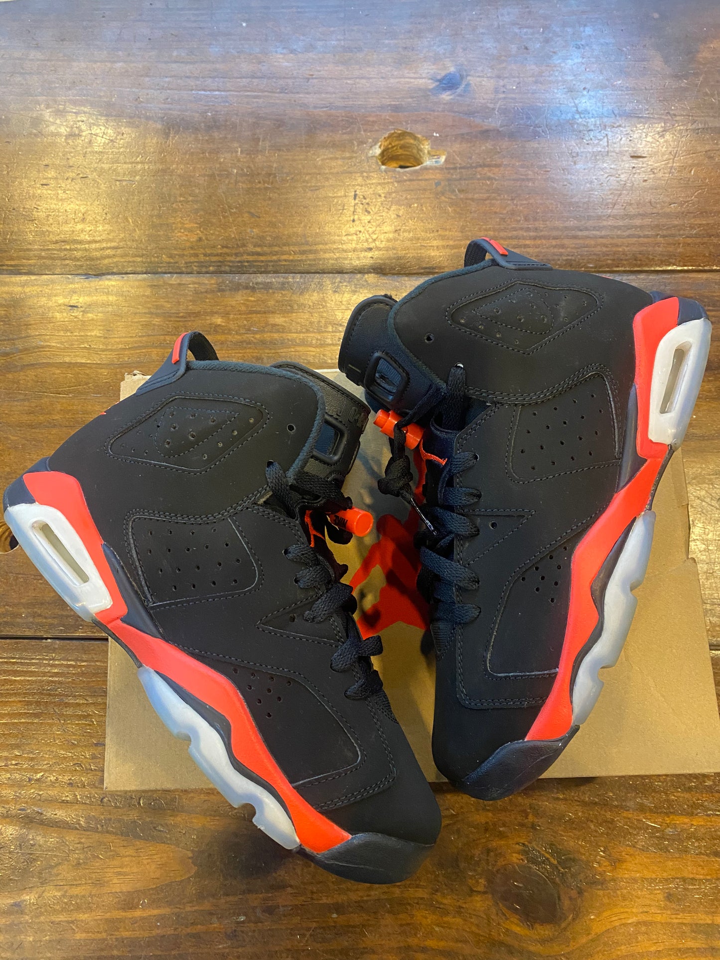 Jordan 6 Retro GS Reverse Infrared Salesman PRE OWNED