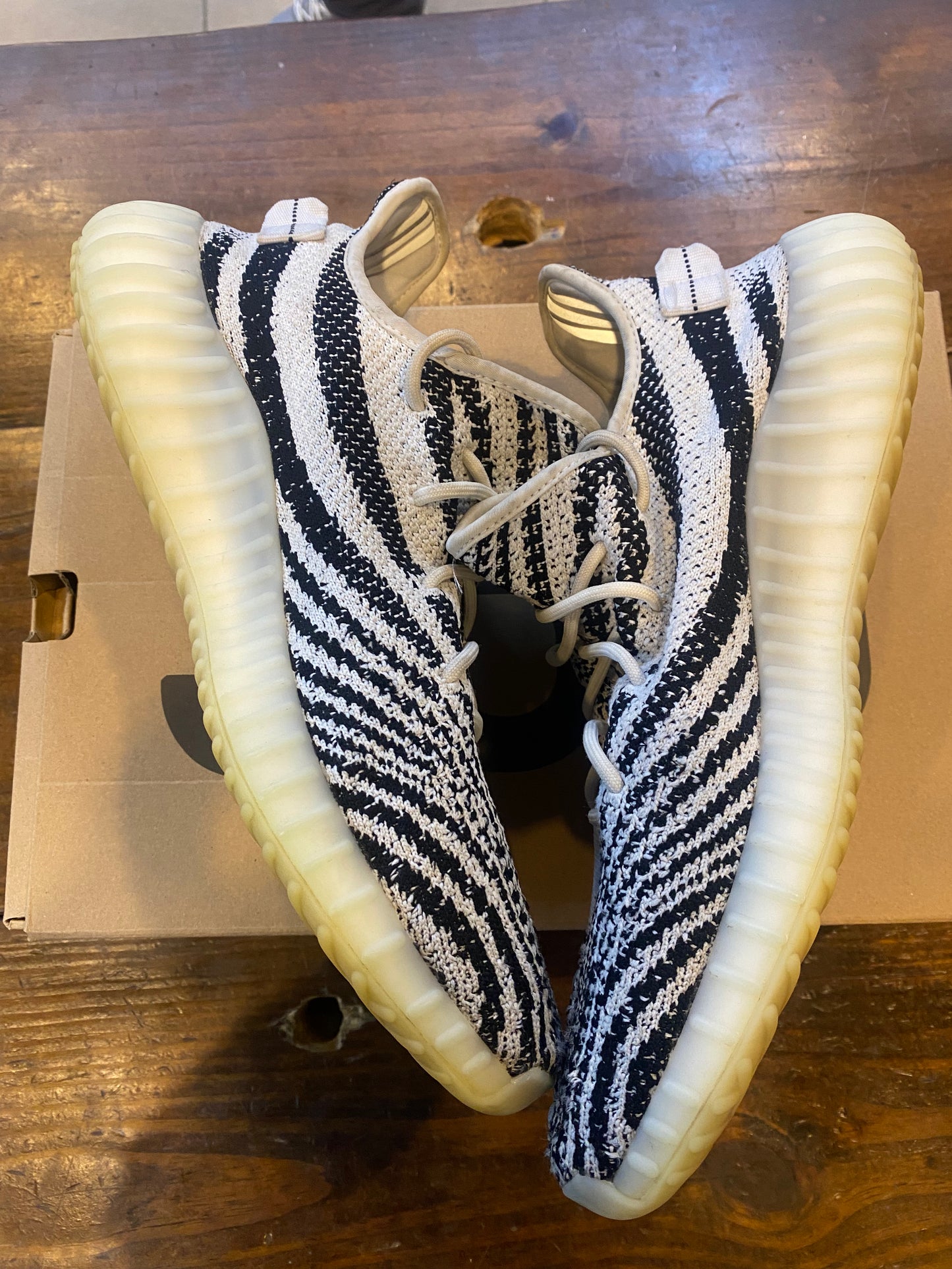 Yeezy Boost 350 V 2 Zebra 2017 PRE OWNED