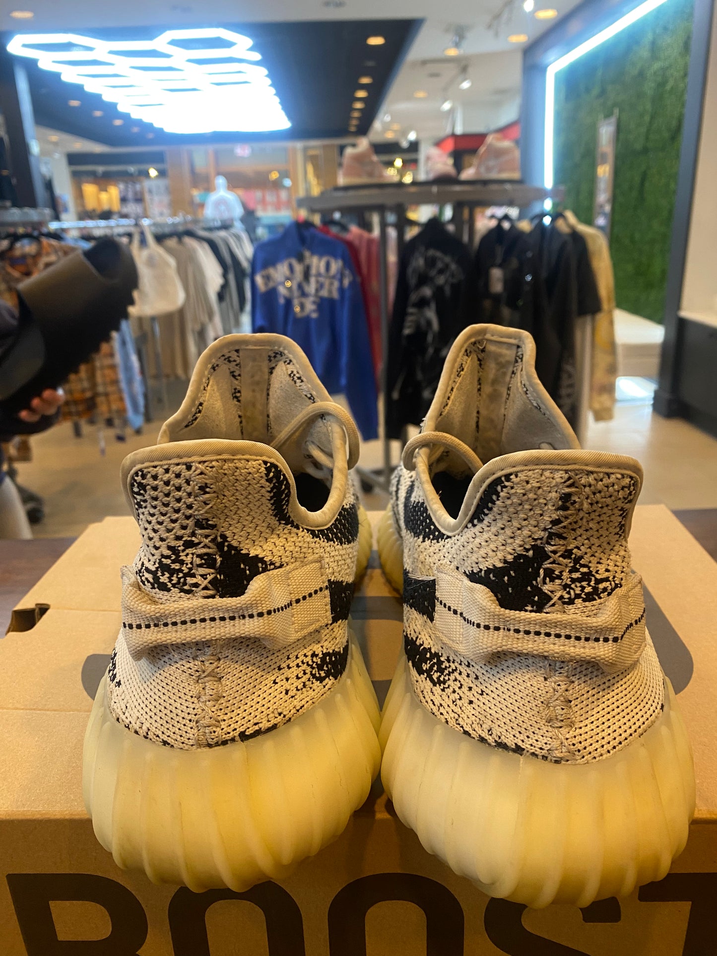 Yeezy Boost 350 V 2 Zebra 2017 PRE OWNED