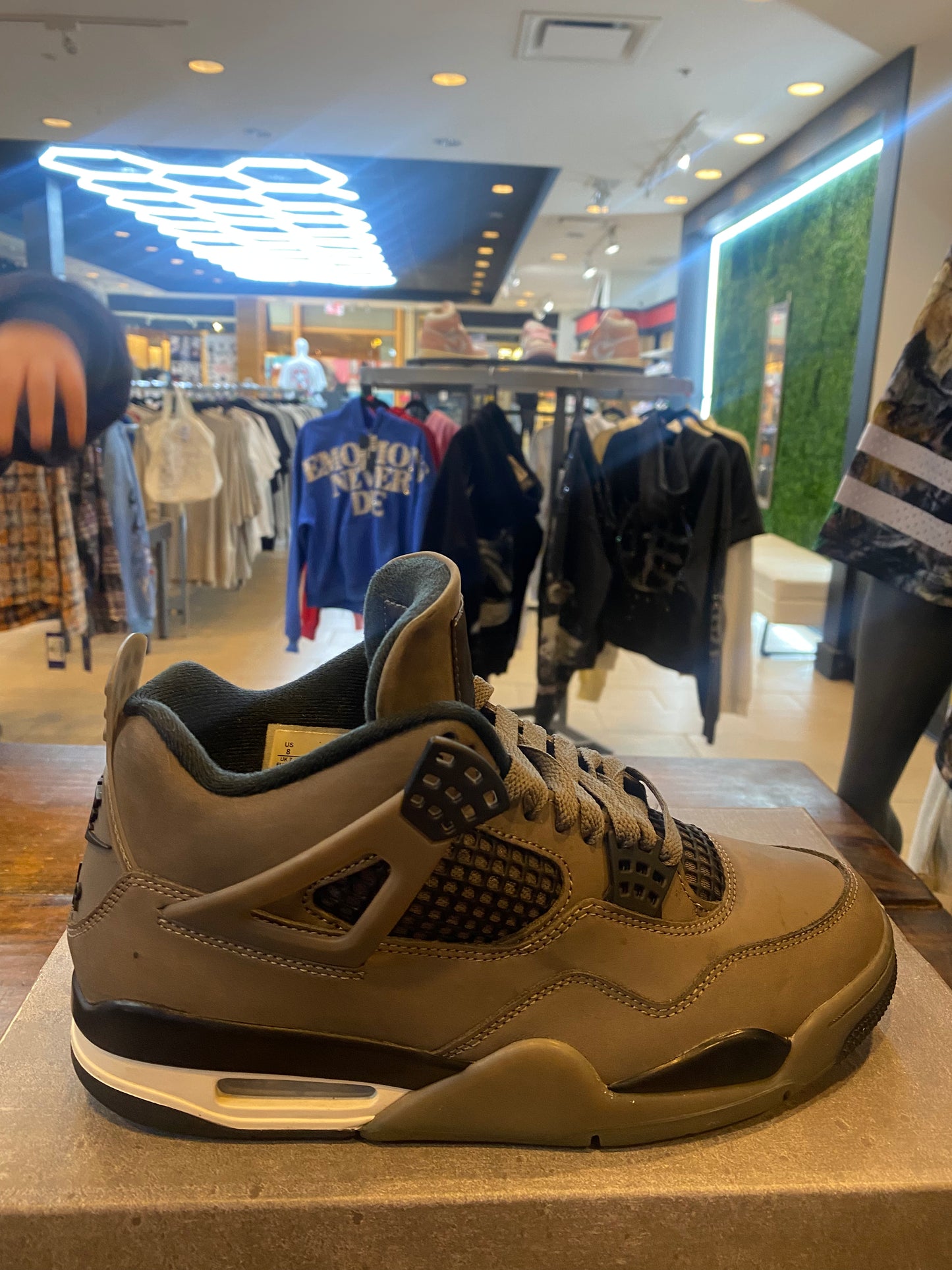 Jordan 4 Retro Cave Stone PRE OWNED