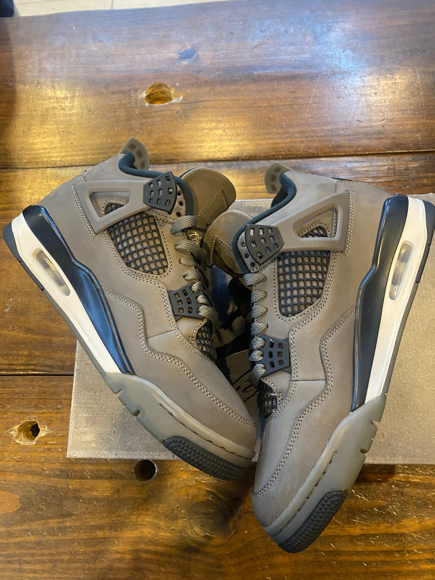 Jordan 4 Retro Cave Stone PRE OWNED