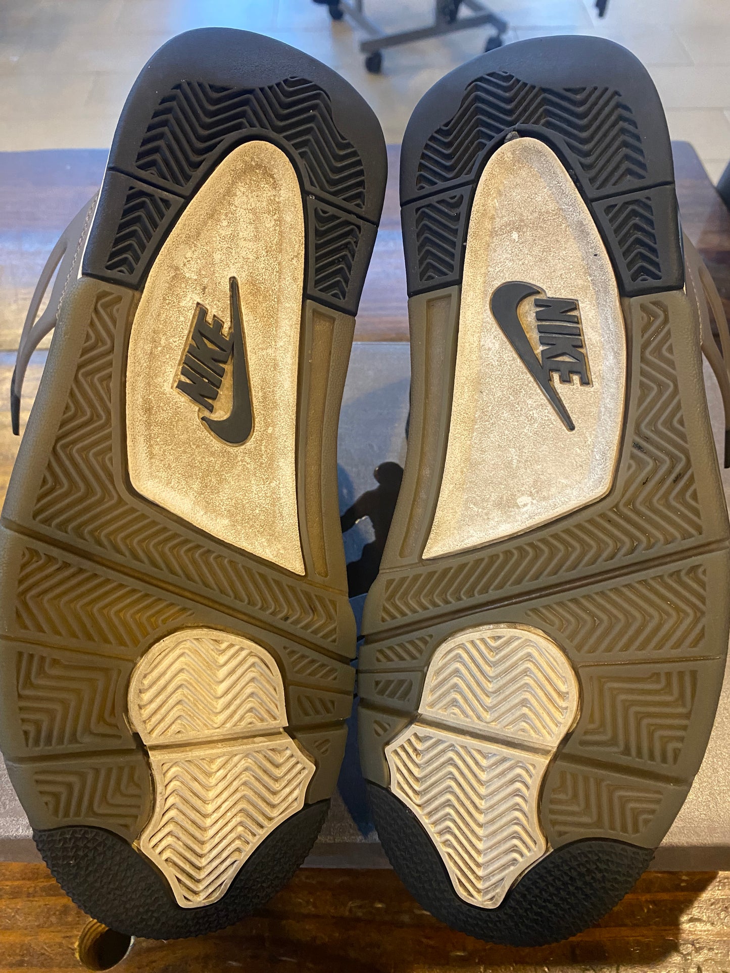 Jordan 4 Retro Cave Stone PRE OWNED