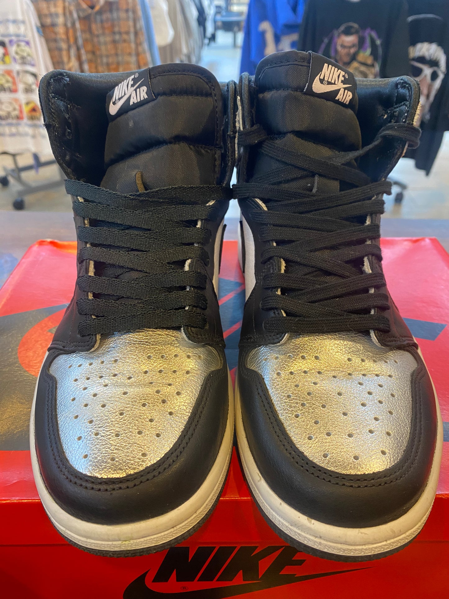 Wmns Jordan 1 Retro High OG Silver Toe PRE OWNED