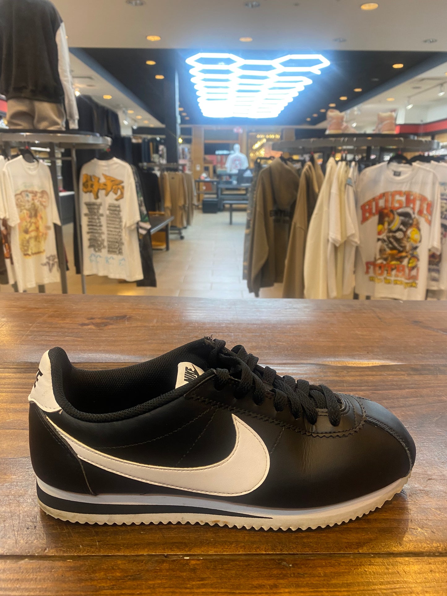 Wmns Classic Cortez Leather Black White PRE OWNED