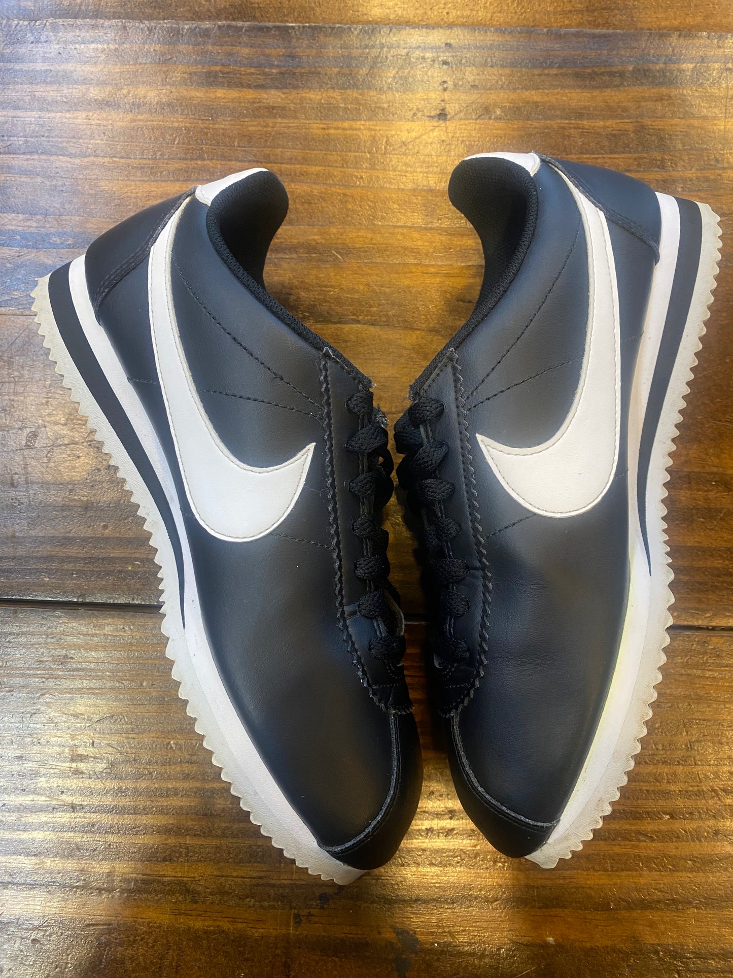 Wmns Classic Cortez Leather Black White PRE OWNED