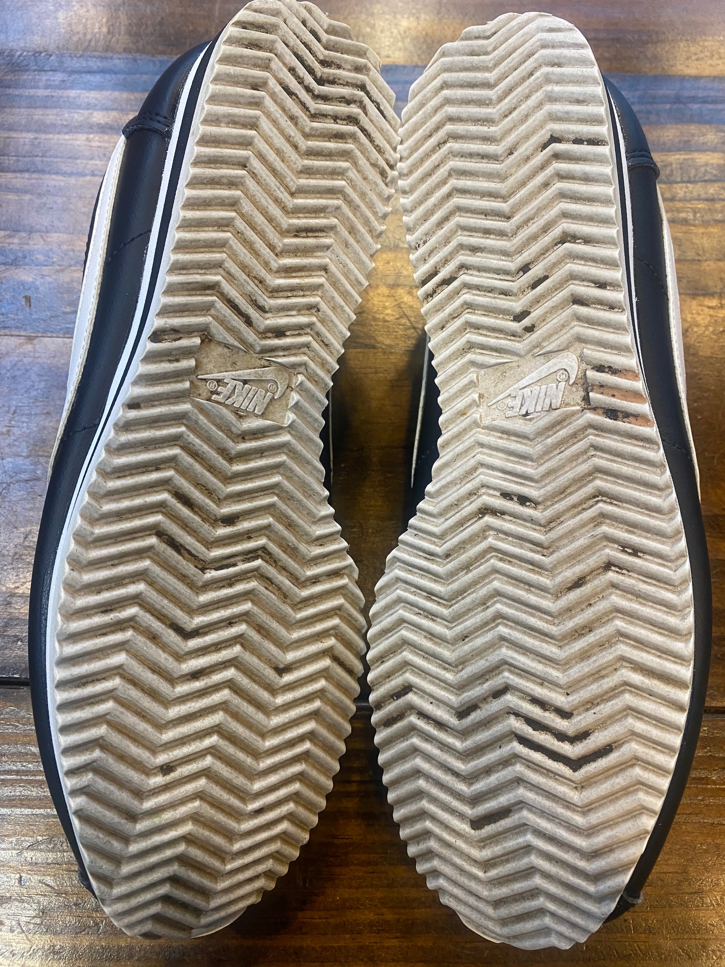 Wmns Classic Cortez Leather Black White PRE OWNED