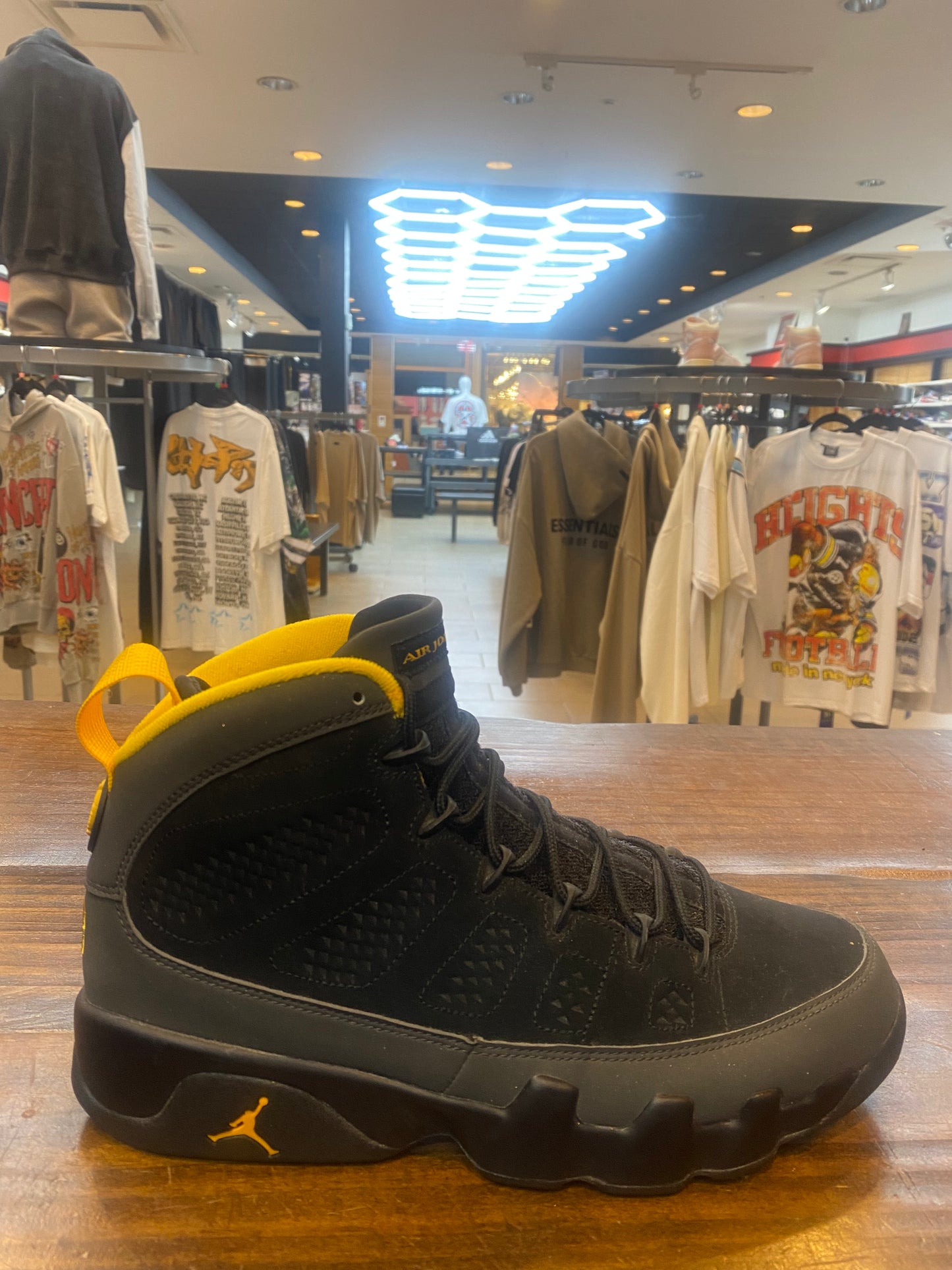 Jordan 9 Retro Dark Charcoal University Gold PRE OWNED