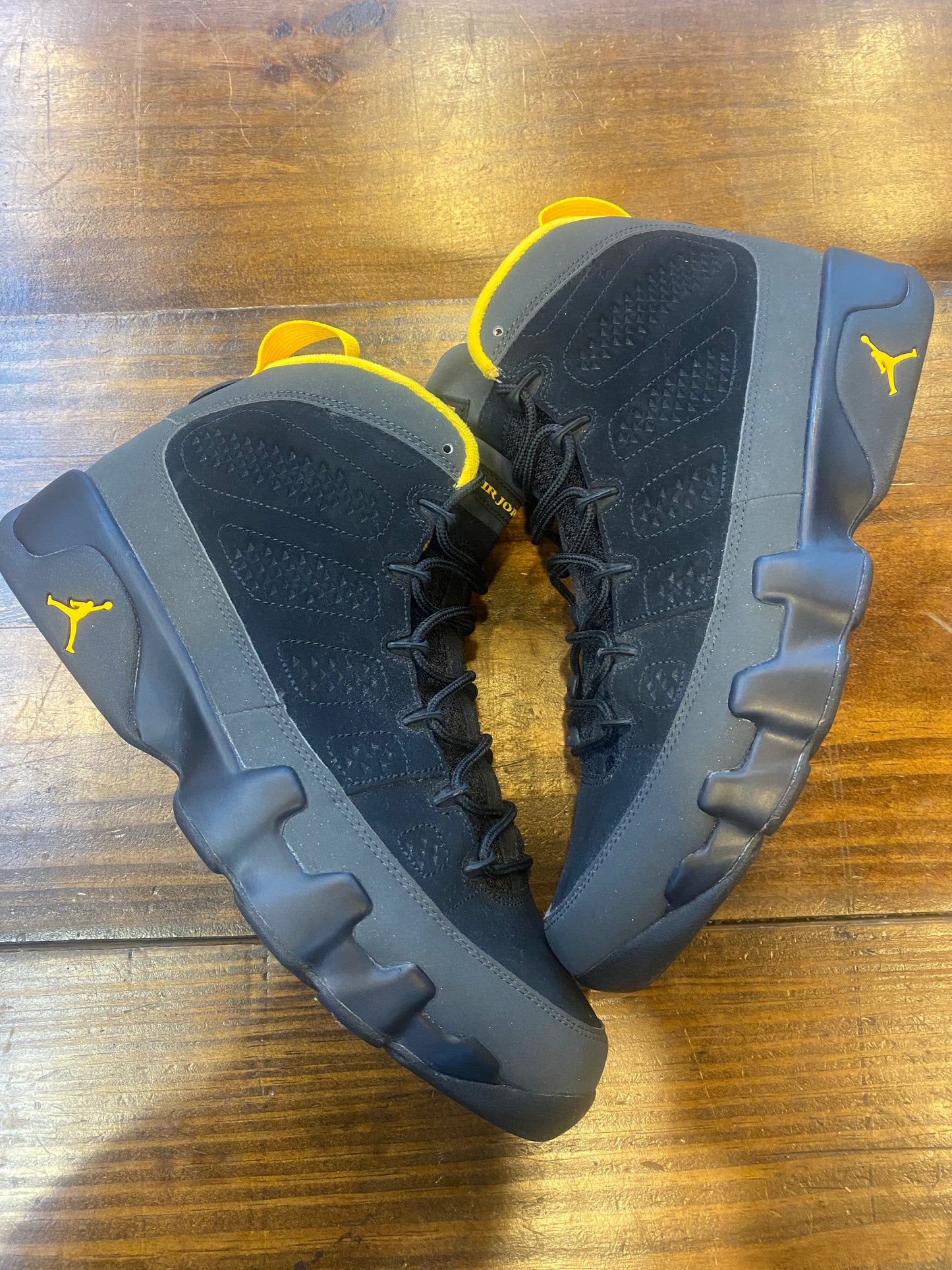 Jordan 9 Retro Dark Charcoal University Gold PRE OWNED