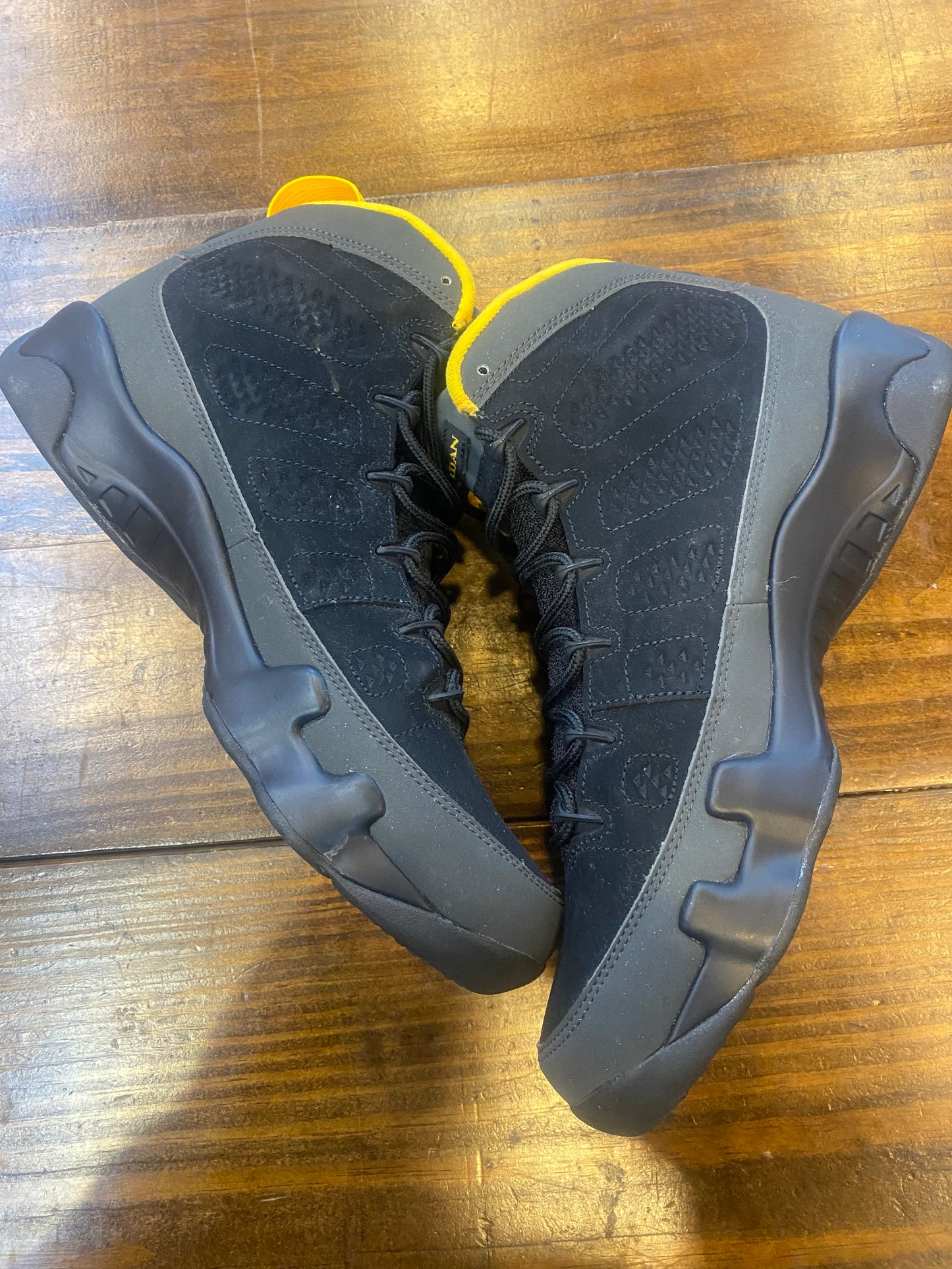 Jordan 9 Retro Dark Charcoal University Gold PRE OWNED