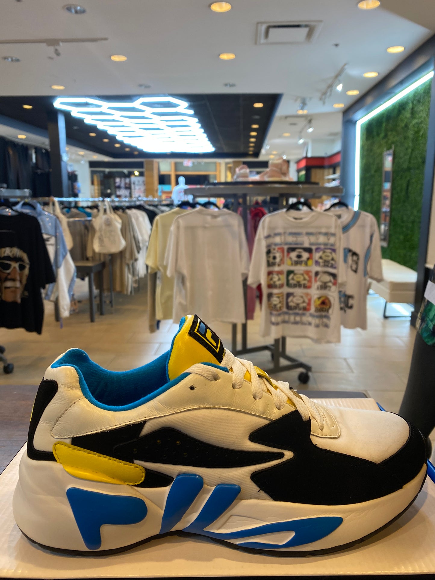 Fila Mindblower Pink Dolphin Dolphin PRE OWNED