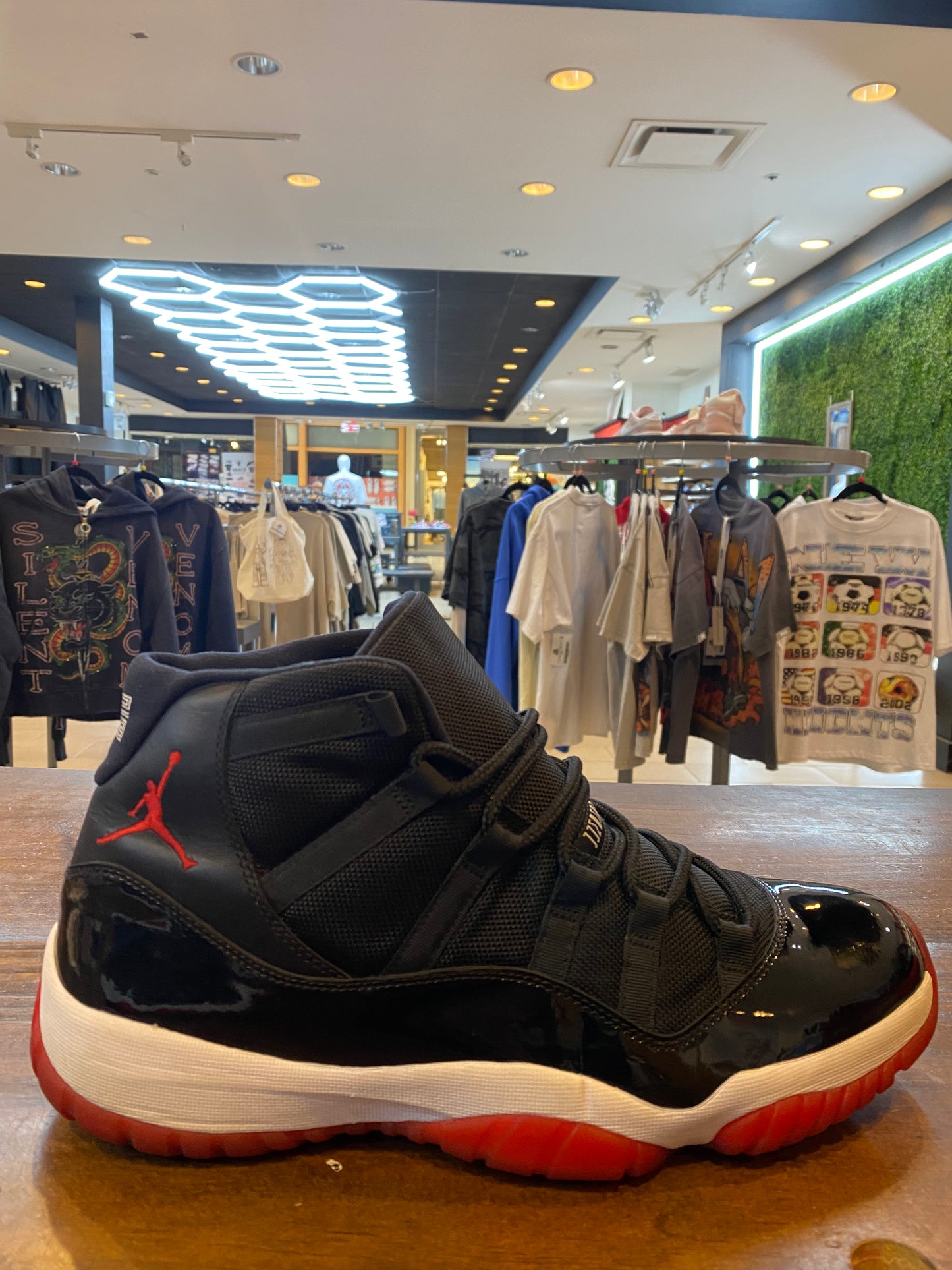 Jordan 11 Retro Bred 2012 PRE OWNED