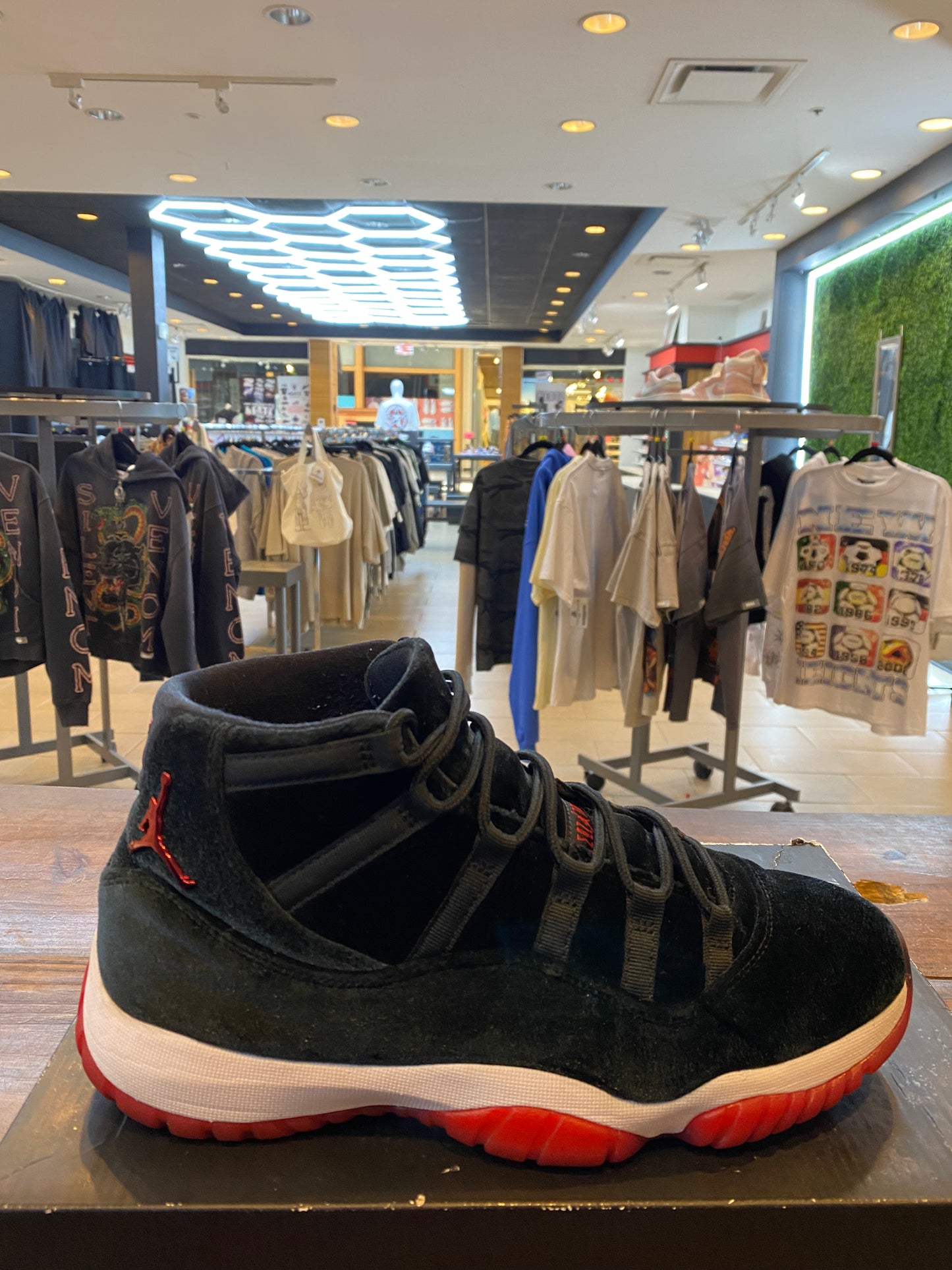 Wmns Jordan 11 Retro Bred Velvet PRE OWNED