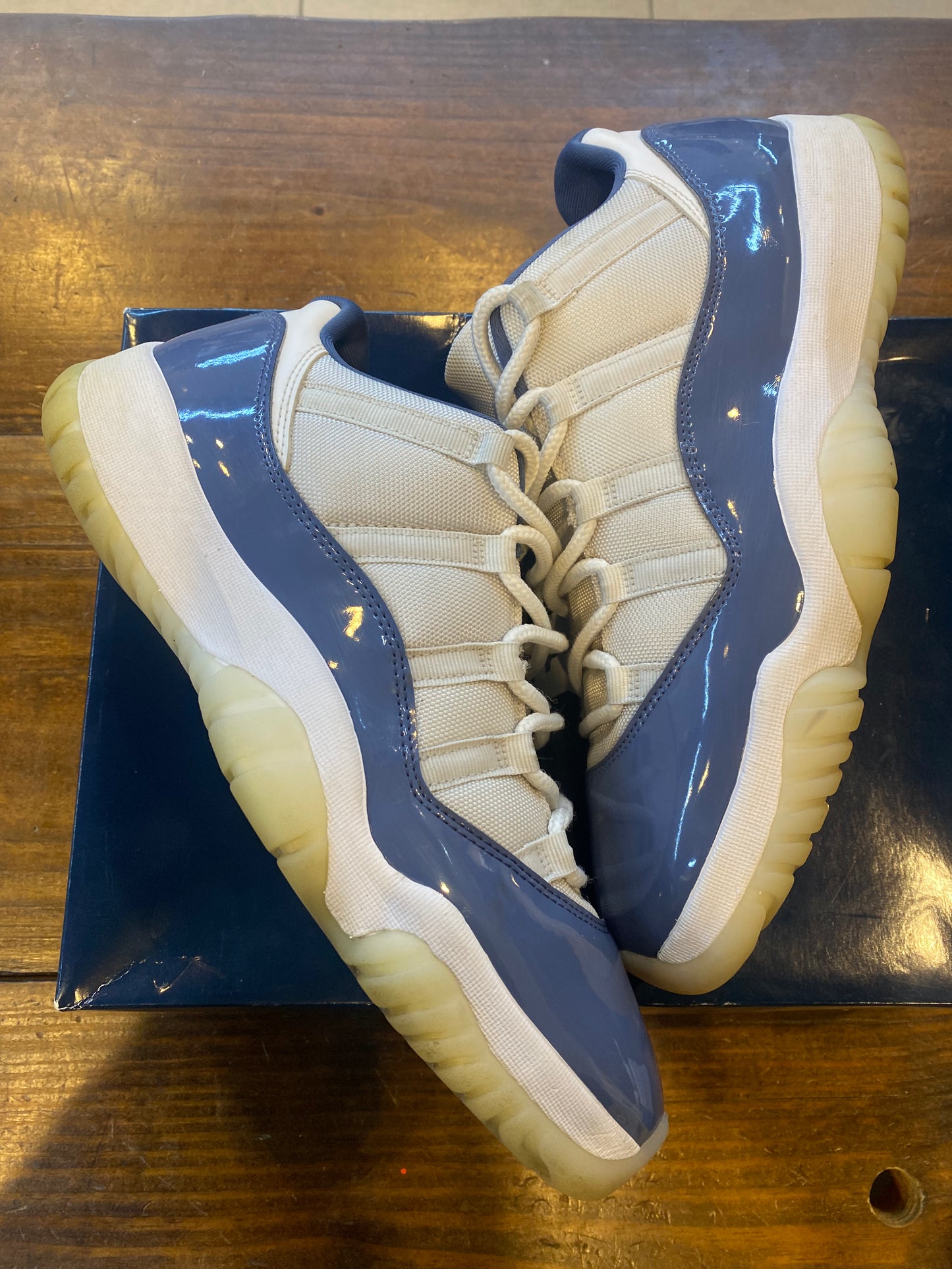 Jordan 11 Retro Low Diffused Blue PRE OWNED