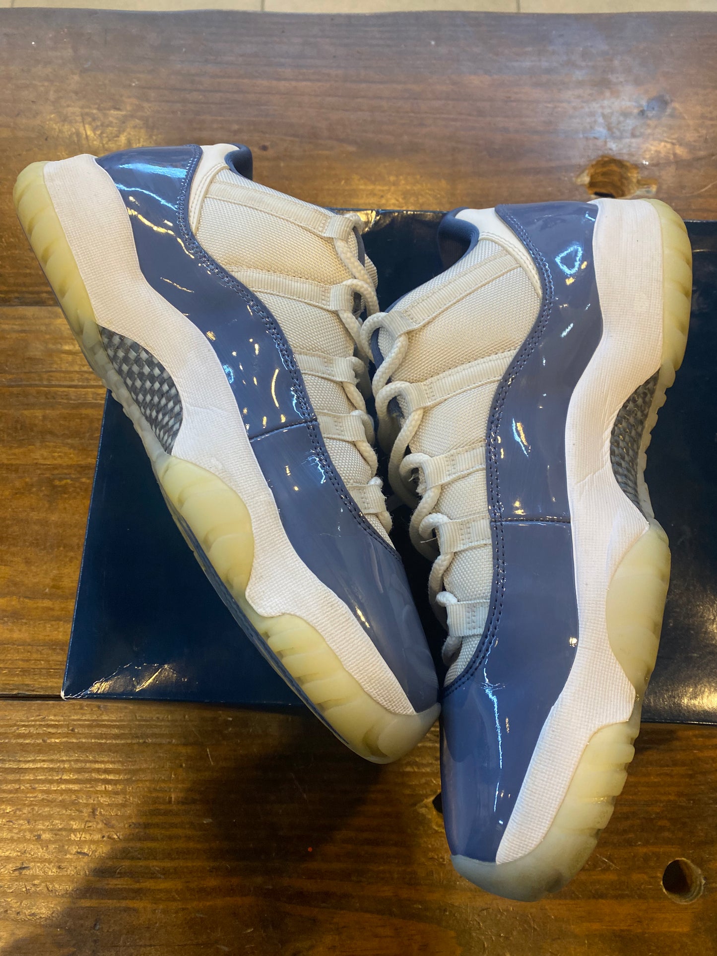 Jordan 11 Retro Low Diffused Blue PRE OWNED