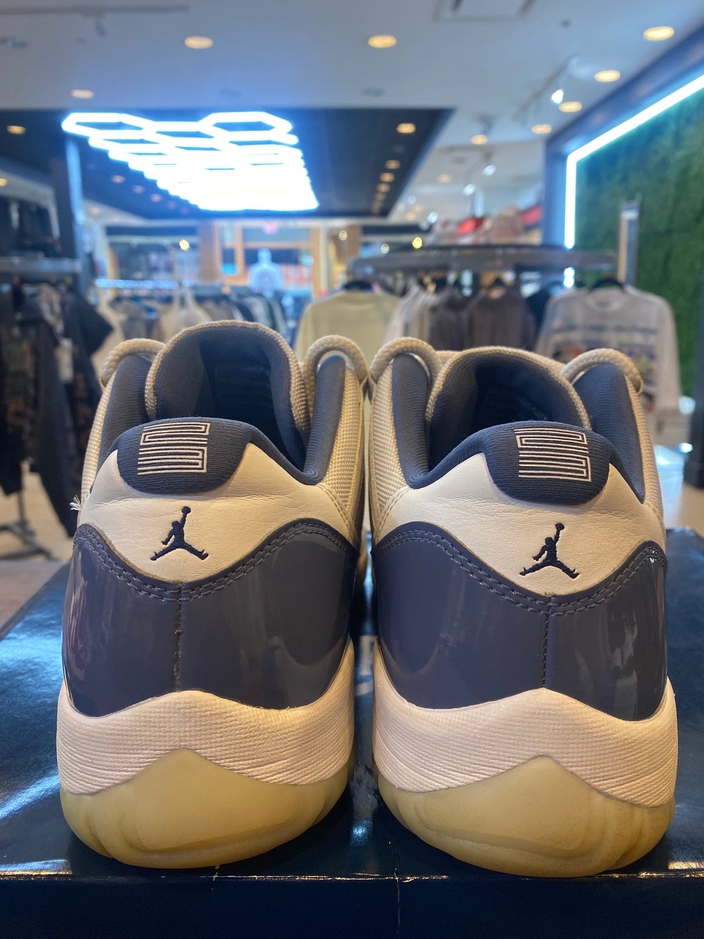 Jordan 11 Retro Low Diffused Blue PRE OWNED