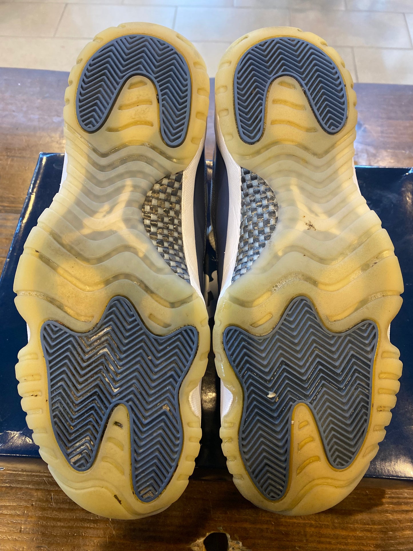 Jordan 11 Retro Low Diffused Blue PRE OWNED