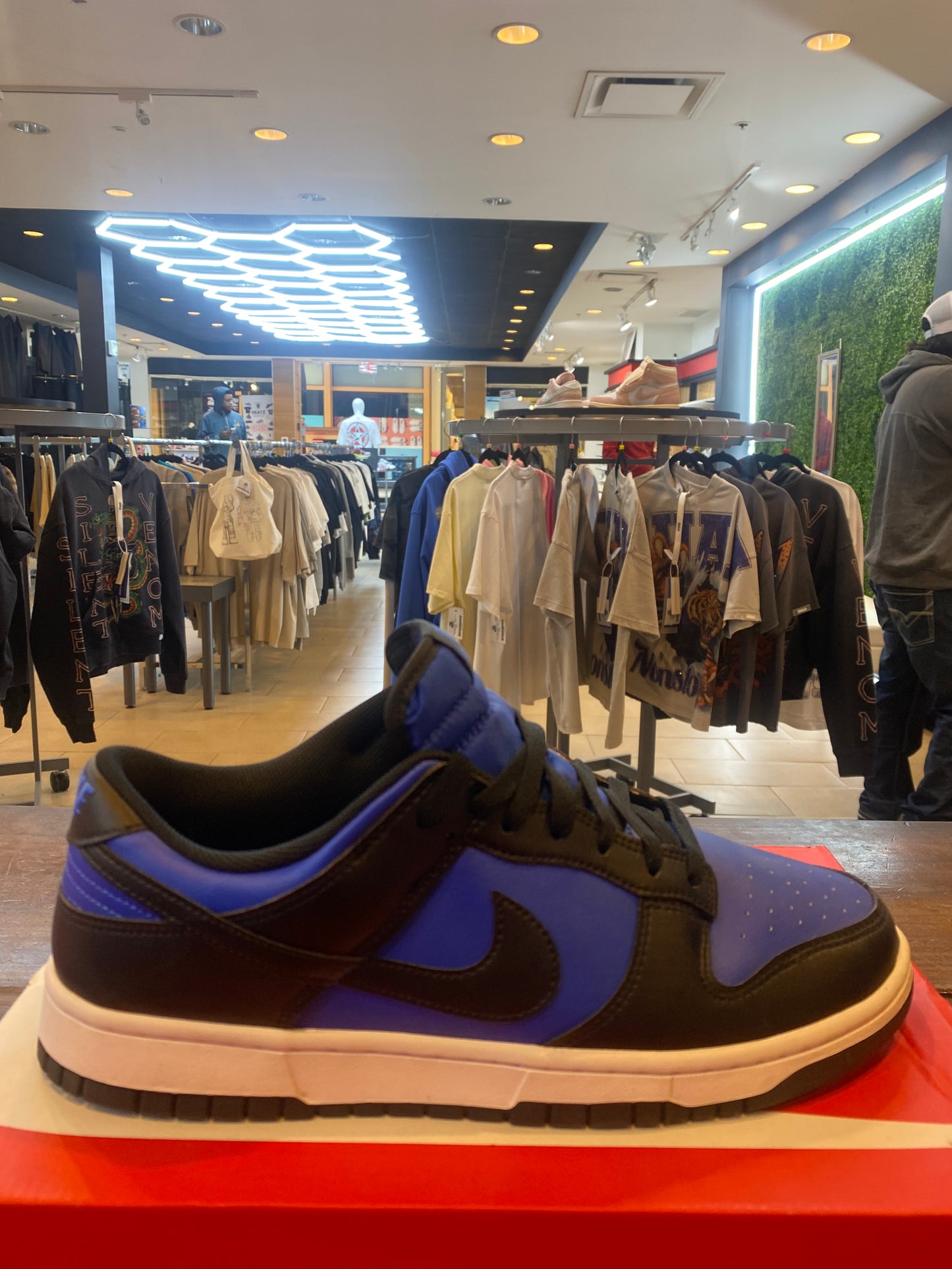 Dunk Low Hyper Royal 2025 PRE OWNED